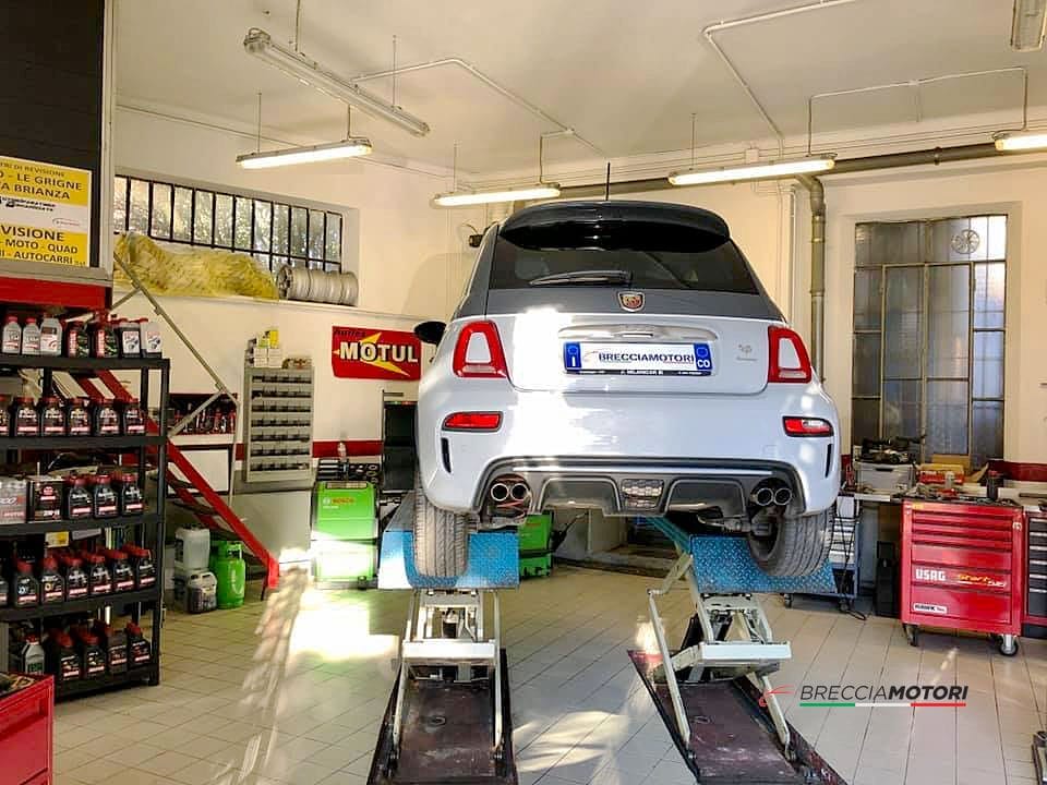 Lavoro di manutenzione Abarth 595 Turismo eseguito presso l'autofficina a Como Breccia Motori