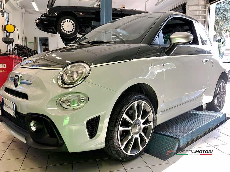 Lavoro di manutenzione Abarth 595 Turismo eseguito presso l'autofficina a Como Breccia Motori