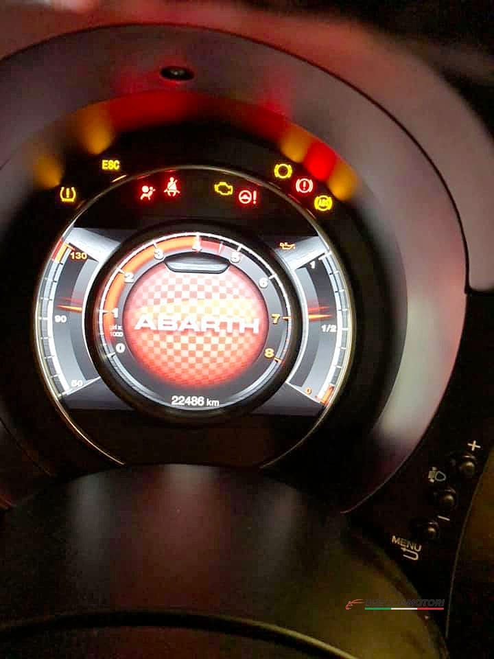 Lavoro di manutenzione Abarth 595 Turismo eseguito presso l'autofficina a Como Breccia Motori