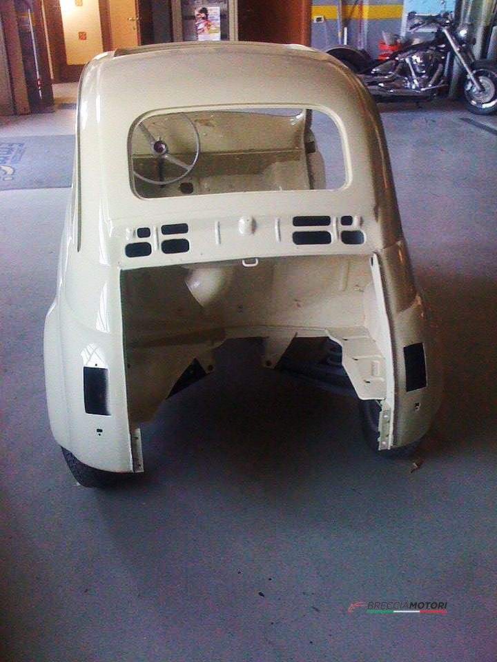Restauro di Fiat 500 d'epoca eseguito a Como da Breccia Motori.