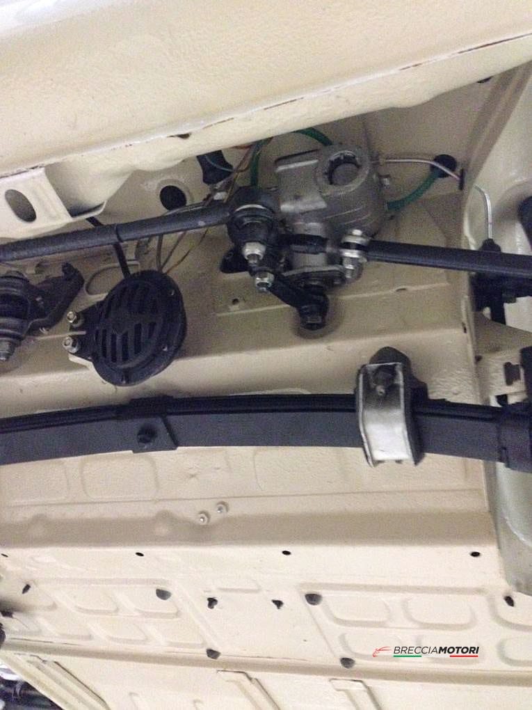 Restauro di Fiat 500 d'epoca eseguito a Como da Breccia Motori.