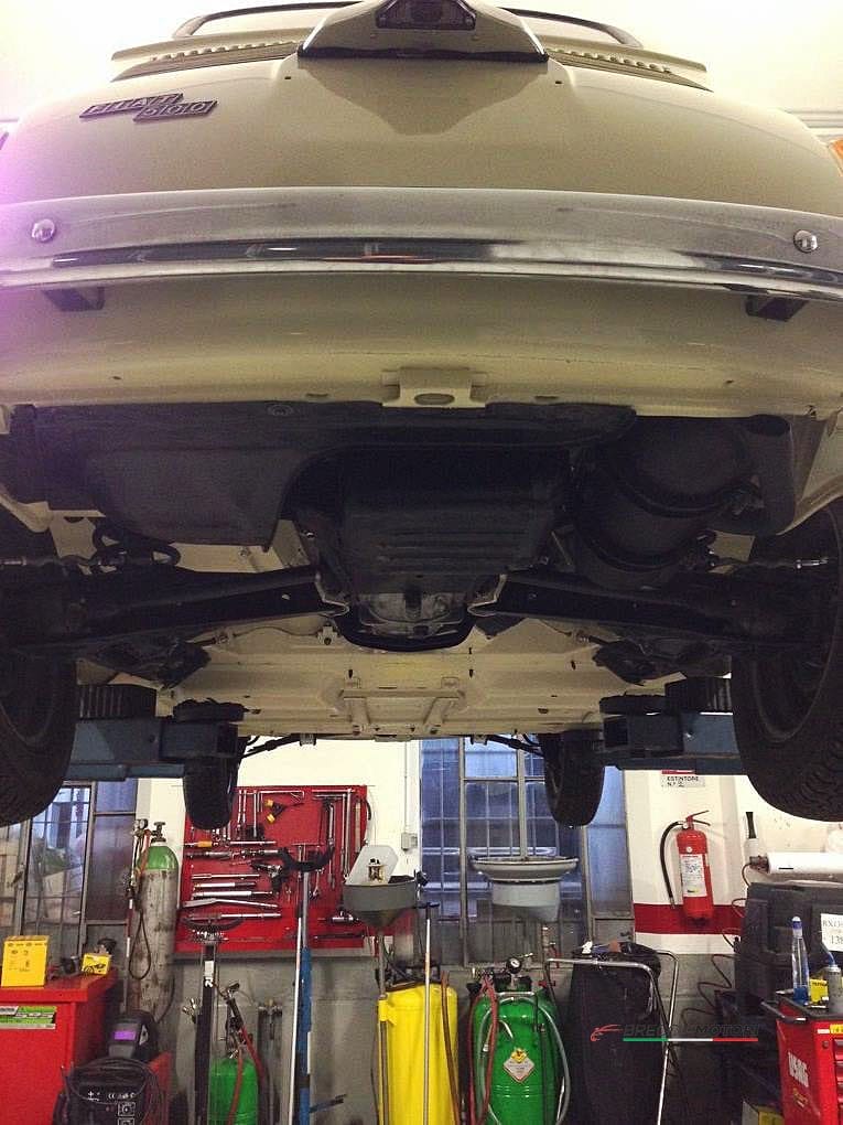 Restauro di Fiat 500 d'epoca eseguito a Como da Breccia Motori.