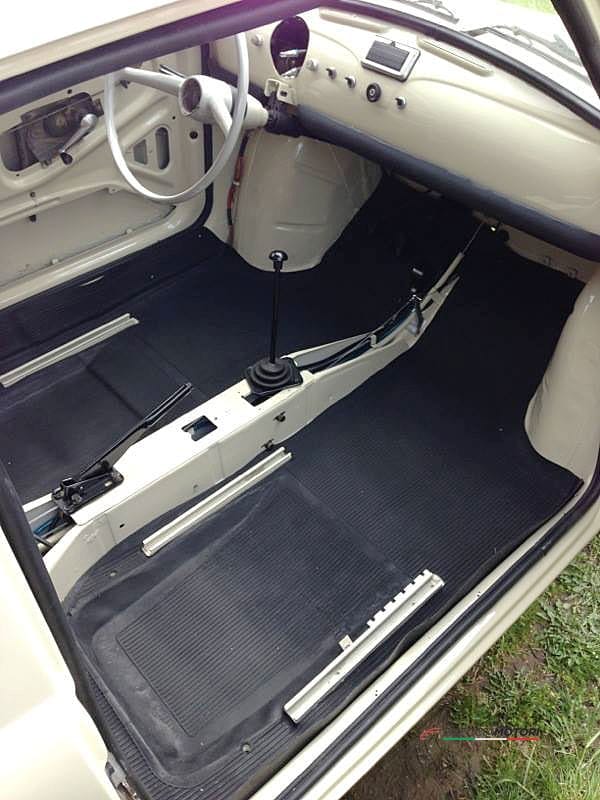 Restauro di Fiat 500 d'epoca eseguito a Como da Breccia Motori.