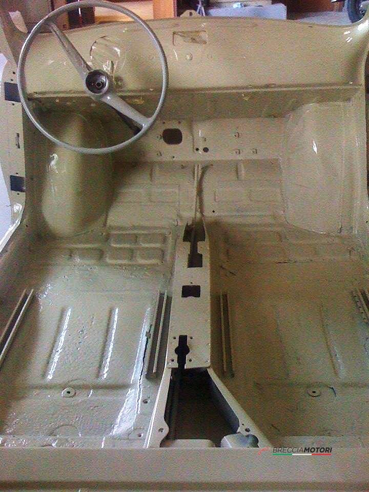 Restauro di Fiat 500 d'epoca eseguito a Como da Breccia Motori.