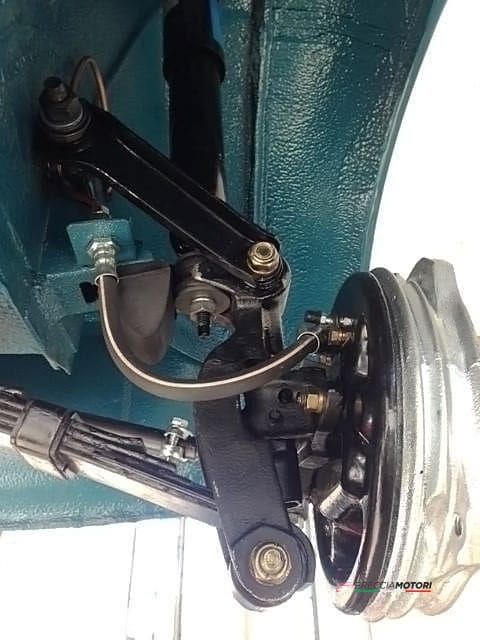 Restauro di Fiat 500 d'epoca, color blu acciaio, eseguito a Como da Breccia Motori.